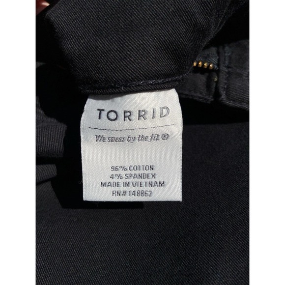 Torrid Black Twill Skinny Trouser Cropped Stretch Size 10‎ - Picture 5 of 6